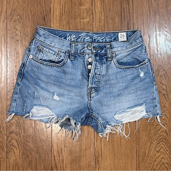We The Free Pants - We The Free Button Fly Distressed Cut Off Light Wash Denim Jean Shorts Sz 26